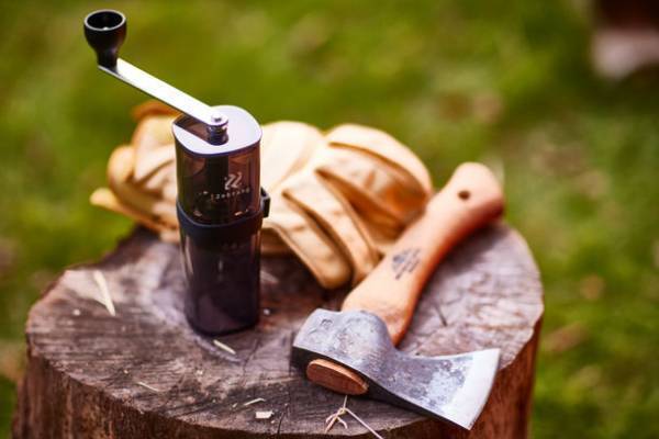 キャンプギア「ハンドコーヒーミル Zebrang」を12/1発売！「丸洗い」「非金属性」「コンパクト」な大人がハマる機能性