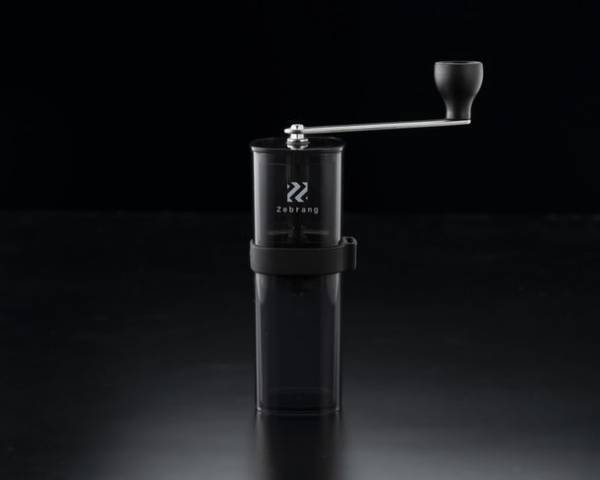 キャンプギア「ハンドコーヒーミル Zebrang」を12/1発売！「丸洗い」「非金属性」「コンパクト」な大人がハマる機能性
