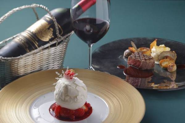 京の洋館で過ごすクリスマスのひととき　2021年11月26日(金)よりクリスマス装飾＆イルミネーション開始