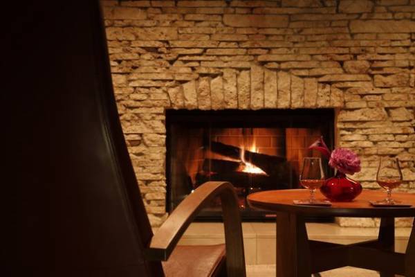 京の洋館で過ごすクリスマスのひととき　2021年11月26日(金)よりクリスマス装飾＆イルミネーション開始