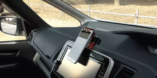 ドライブや渋滞時にも大活躍！片手1秒で取り付けOKなタブレット兼用スマホスタンド『ガリバースタンド2』を発売！　～Makuakeにて受付開始～