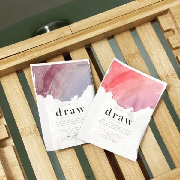 国産のクレイを使った入浴剤ブランド『draw(ドロー)』から、一回使いきりタイプ(25g入り)が発売
