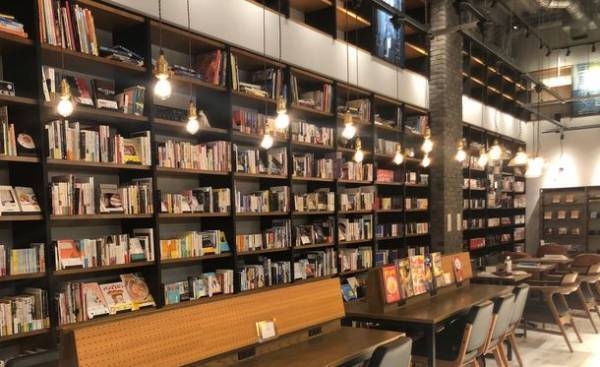 本の世界を旅するホテル。『ランプライトブックスホテル福岡』開業　本と出会えるブックカフェもオープン