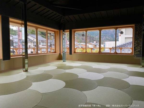 スーパーフラットホライゾン畳の個展～踏まれるための絵画展～