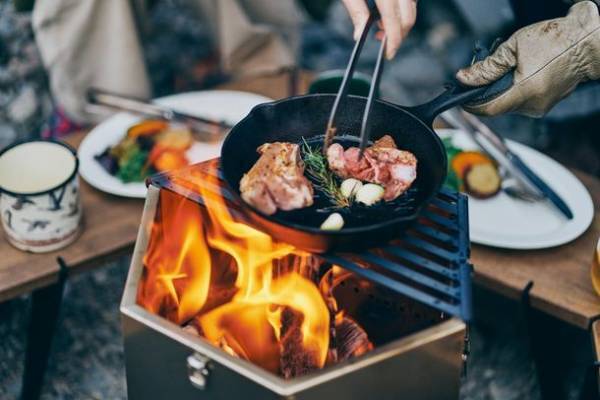 機能性を追求した末の六角形！新発想の『ウッドテーブル』＆『ウッドストーブ』2022年1月28日までMakuakeにて先行予約受付開始