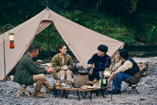 機能性を追求した末の六角形！新発想の『ウッドテーブル』＆『ウッドストーブ』2022年1月28日までMakuakeにて先行予約受付開始