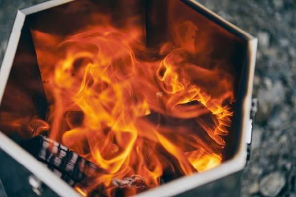 機能性を追求した末の六角形！新発想の『ウッドテーブル』＆『ウッドストーブ』2022年1月28日までMakuakeにて先行予約受付開始