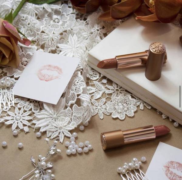 唇と地球に優しいナチュラルなリップ、カレンマレルがクリスマス・ニューイヤーキャンペーンを12月10日より開催　リップスティックの購入でオリジナルポーチをプレゼント