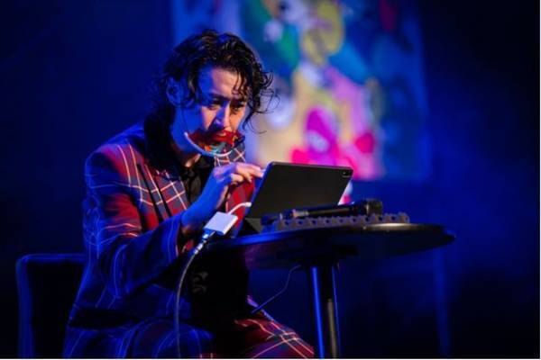 アーティスト「TAKUROMAN」×人気ミュージシャン　コラボステージでライブペイントした作品をNFTアートとして初のオークションで販売！12月10日 nanakusaにて販売開始