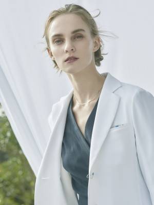 フラワーアート・ユニット「plantica」と白衣・スクラブを中心とした医療用品メーカー「クラシコ」の待望の新作コラボアイテムを発表。