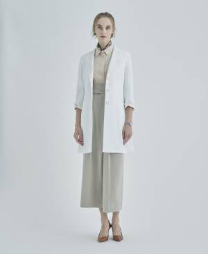 フラワーアート・ユニット「plantica」と白衣・スクラブを中心とした医療用品メーカー「クラシコ」の待望の新作コラボアイテムを発表。