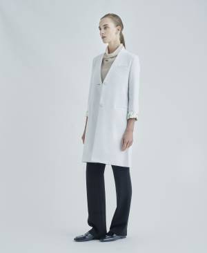 フラワーアート・ユニット「plantica」と白衣・スクラブを中心とした医療用品メーカー「クラシコ」の待望の新作コラボアイテムを発表。