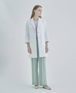 フラワーアート・ユニット「plantica」と白衣・スクラブを中心とした医療用品メーカー「クラシコ」の待望の新作コラボアイテムを発表。