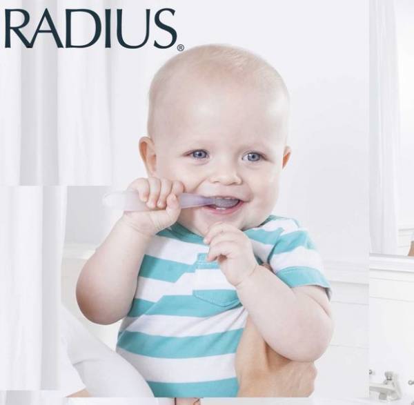 アメリカ発 自然派オーラルケアブランドRADIUSラディウスから生まれて初めての歯磨きのために考えられた子ども用歯ブラシ【ラディウス ピュア歯ブラシ】が本格的に日本上陸