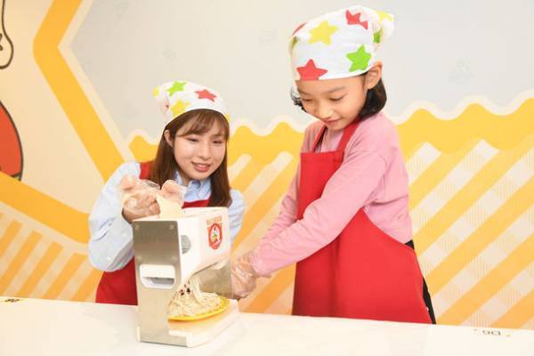 ベビースターのテーマパーク「おやつタウン」12月18日から期間限定体験プログラム「ベビースター職人体験」を開催