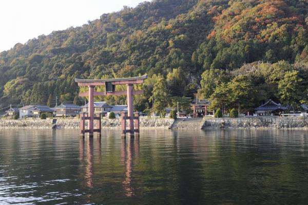 北びわ湖を船で一周しながら、パワースポット“竹生島”と“白鬚神社”へ参拝！「湖北一周初詣クルーズ」