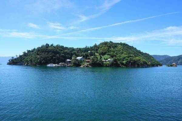 北びわ湖を船で一周しながら、パワースポット“竹生島”と“白鬚神社”へ参拝！「湖北一周初詣クルーズ」