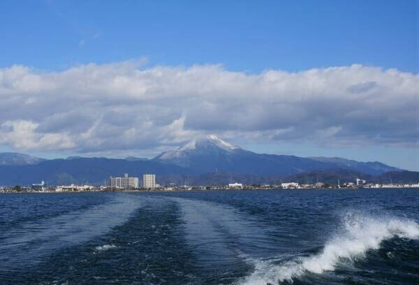北びわ湖を船で一周しながら、パワースポット“竹生島”と“白鬚神社”へ参拝！「湖北一周初詣クルーズ」