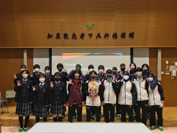 フルーツブーケ専門店プレジールは学校法人千葉明徳学園　千葉明徳高等学校サッカー部女子を応援しています！
