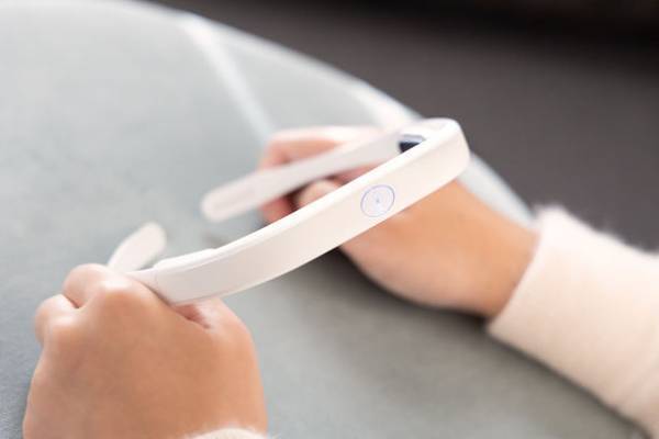 メラトニン分泌のサポートで睡眠のお悩みを解決！独自開発のCESテクノロジーを使用した最新快眠ウェアラブルデバイス『Sleepisol』の先行販売を開始