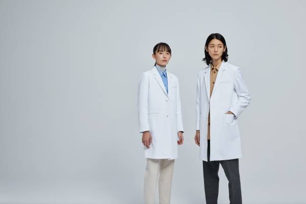 クラシコ定番 ユニセックスドクターコートとメンズケーシーの2022年モデルを発表！