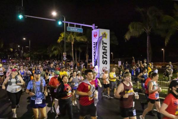 約1万人のランナーを集め、「withコロナ時代のホノルルマラソン始動」　2021年12月12日(日)(ホノルル時間)2年ぶりのリアル大会開催