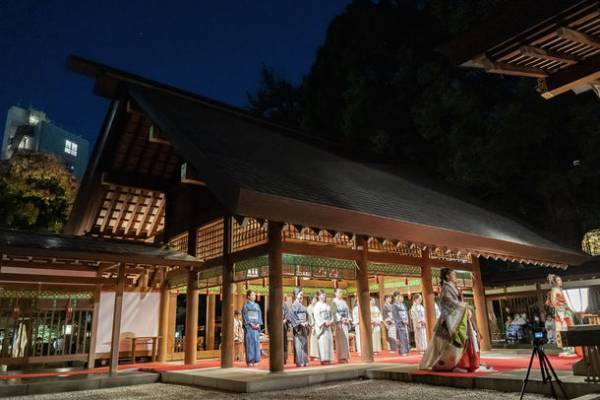 十二単のお方様も登場！長沼静きもの学院、乃木神社にて「きものランウェイ」を開催