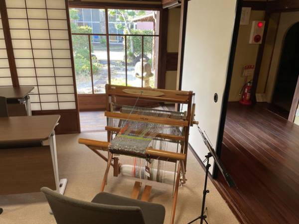 『被災地をつなぐさをり織り in 稲むらの火の館』機織り展示・ワークショップを12月24日から26日に開催