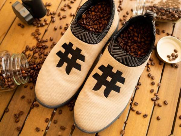 コーヒーかすとペットボトルで作られた「北欧」発、サステナブル防水スニーカー「＃rens」堂々の日本初上陸　Makuakeにて目標金額2,500％達成！
