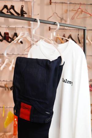 ＜Tシャツだってハンガーに掛ける時代です＞デザインと機能性を両立させた「万能アルミハンガー」　2022年3月9日までクラウドファンディングを受付中！