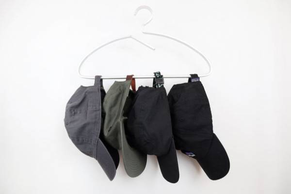 ＜Tシャツだってハンガーに掛ける時代です＞デザインと機能性を両立させた「万能アルミハンガー」　2022年3月9日までクラウドファンディングを受付中！