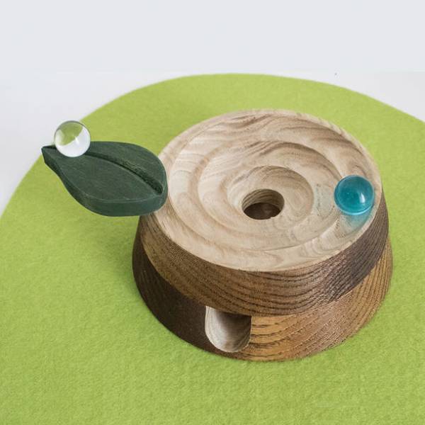 飛騨高山の木工房 オークヴィレッジの国産広葉樹の玩具「しずくの森あそび」「コロコロミニカー パトカー」がグッド・トイ2021を受賞