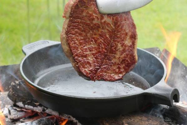 プロジェクト開始1か月で670万を達成！取っ手をひねればわずか1秒で着脱可能なフライパン『manoli鋳鉄フライパン』Makuakeにて2022/1/5まで販売