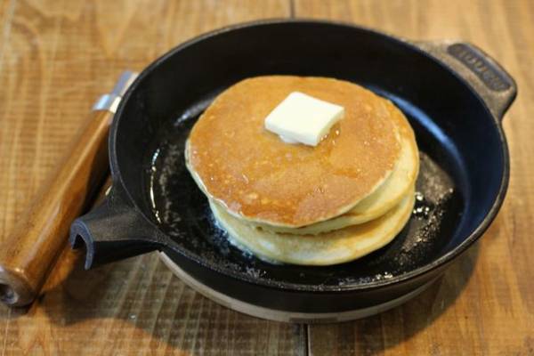 プロジェクト開始1か月で670万を達成！取っ手をひねればわずか1秒で着脱可能なフライパン『manoli鋳鉄フライパン』Makuakeにて2022/1/5まで販売