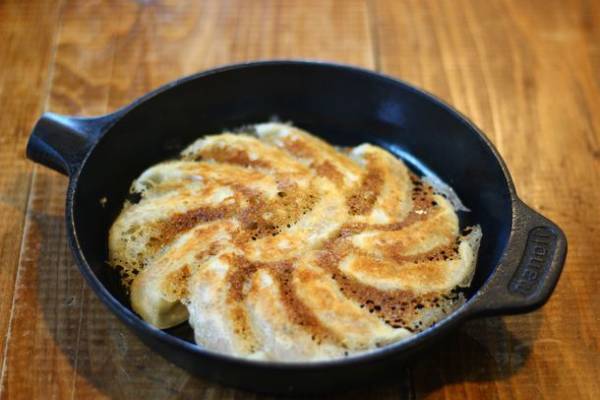 プロジェクト開始1か月で670万を達成！取っ手をひねればわずか1秒で着脱可能なフライパン『manoli鋳鉄フライパン』Makuakeにて2022/1/5まで販売