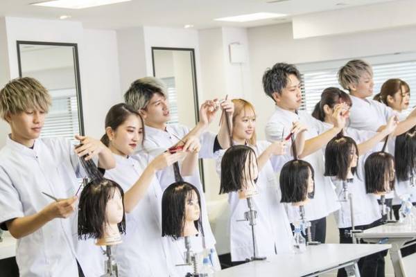 ミスパリ学園、「現役エステティシャン＆ビューティアドバイザー(美容部員)が推奨する美容学校」2年連続で全国1位を獲得！