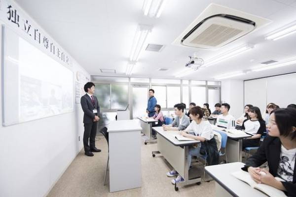 『人民日報海外版日本月刊』が早稲田言語学院副理事長　張リンシン氏のインタビュー記事を掲載