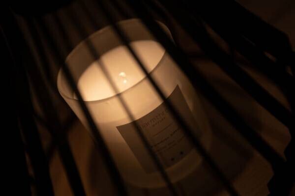 溶けたキャンドルを透した明かりが、柔らかな間接照明に　火を使わないキャンドルウォーマー『Warmthrow DIFFUSA』現在Makuakeにて応援購入総額200万円を突破！2022年2月23日までプロジェクト実施中