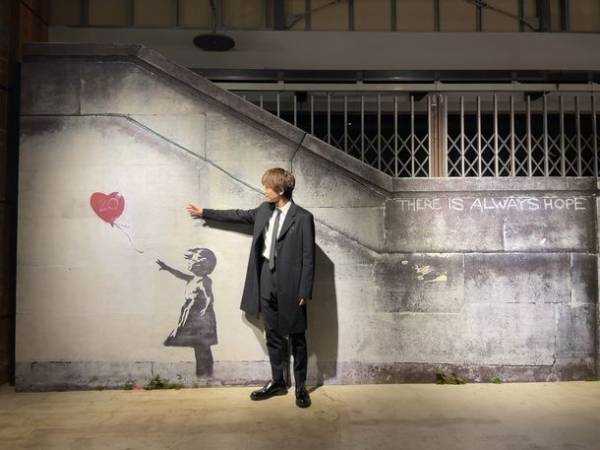 正体不明！神出鬼没！アート界の異端児バンクシーの謎にEXILE／三代目 J SOUL BROTHERS from EXILE TRIBEの岩田剛典が迫る！！『バンクシーって誰？』2022年1月4日(火)放送スタート！