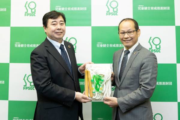 全国の児童館になわとびを寄贈こくみん共済coopとパートナーシップ契約締結