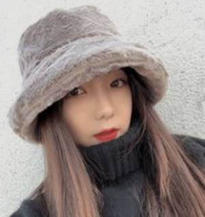 Qoo10 Fashion Trend Report #26　ストリートライクなファッションとも相性抜群！フワフワ素材のバケットハットが人気