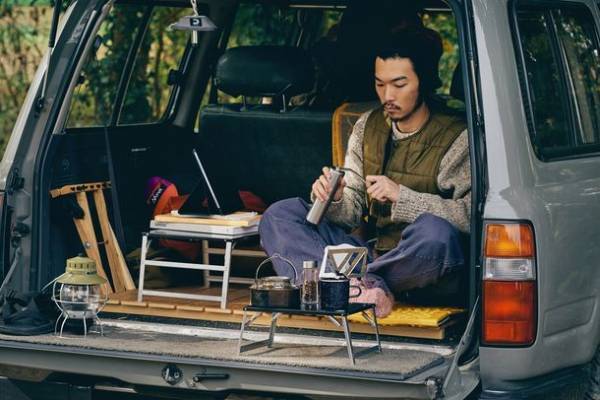 キャンプやハイキングに！タフなのに薄くて軽い「ホーローミニテーブル」　12月24日(金)より Makuakeにて先行予約受付開始