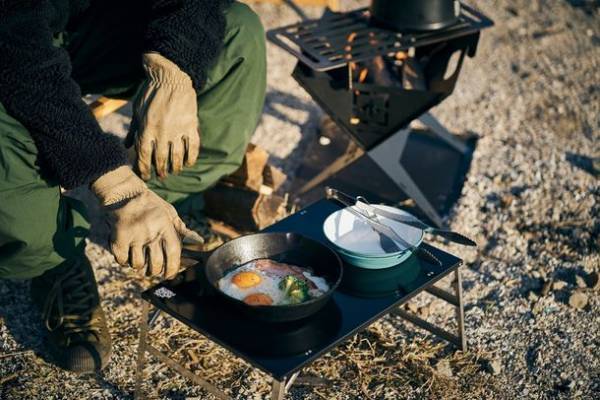 キャンプやハイキングに！タフなのに薄くて軽い「ホーローミニテーブル」　12月24日(金)より Makuakeにて先行予約受付開始