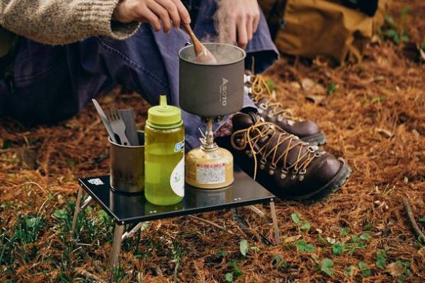 キャンプやハイキングに！タフなのに薄くて軽い「ホーローミニテーブル」　12月24日(金)より Makuakeにて先行予約受付開始