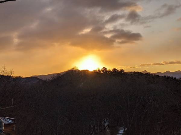 令和4年元日に毎年恒例の「元日初日の出リフト」の営業を佐久スキーガーデン　パラダで5時30分より開始！