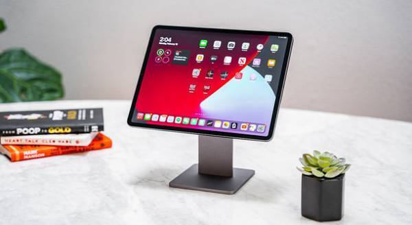 iPadのためにデザインされた専用スタンド『MagFlott』　作業捗る革命的プレミアムマグネティックスタンド　2021年12月21日よりMakuakeにて先行販売開始！