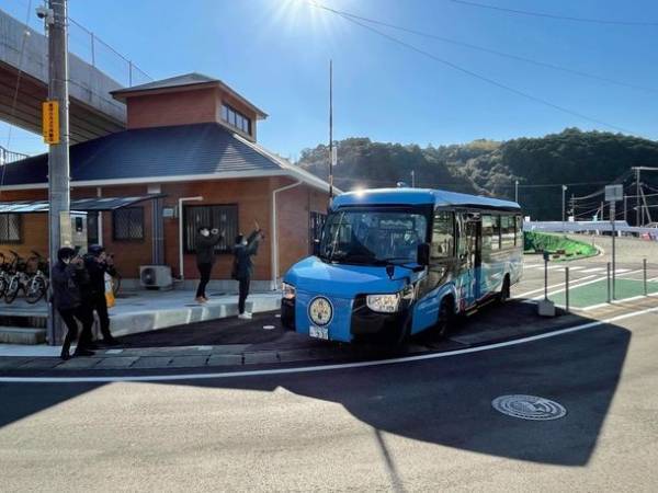 線路と道路両用の“交通手段”　世界初！DMV(デュアル・モード・ビークル)営業運行開始！高知県東洋町『甲浦駅』で列車からバスに変身？！旬を迎えた特産ぽんかんでおもてなし