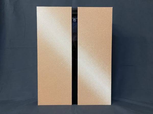 壁掛け可能な空気清浄機「カムフォールド」が抗菌を見える化した抗菌イメージ「ピュアクション柄」とコラボレート！