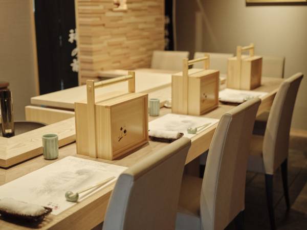 宿泊者専用の個室貸切、別館すし処「神の前」が改装オープンしました。