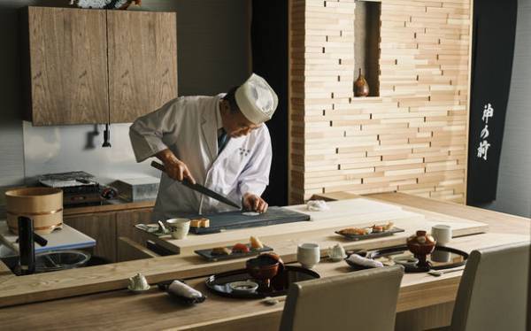 宿泊者専用の個室貸切、別館すし処「神の前」が改装オープンしました。
